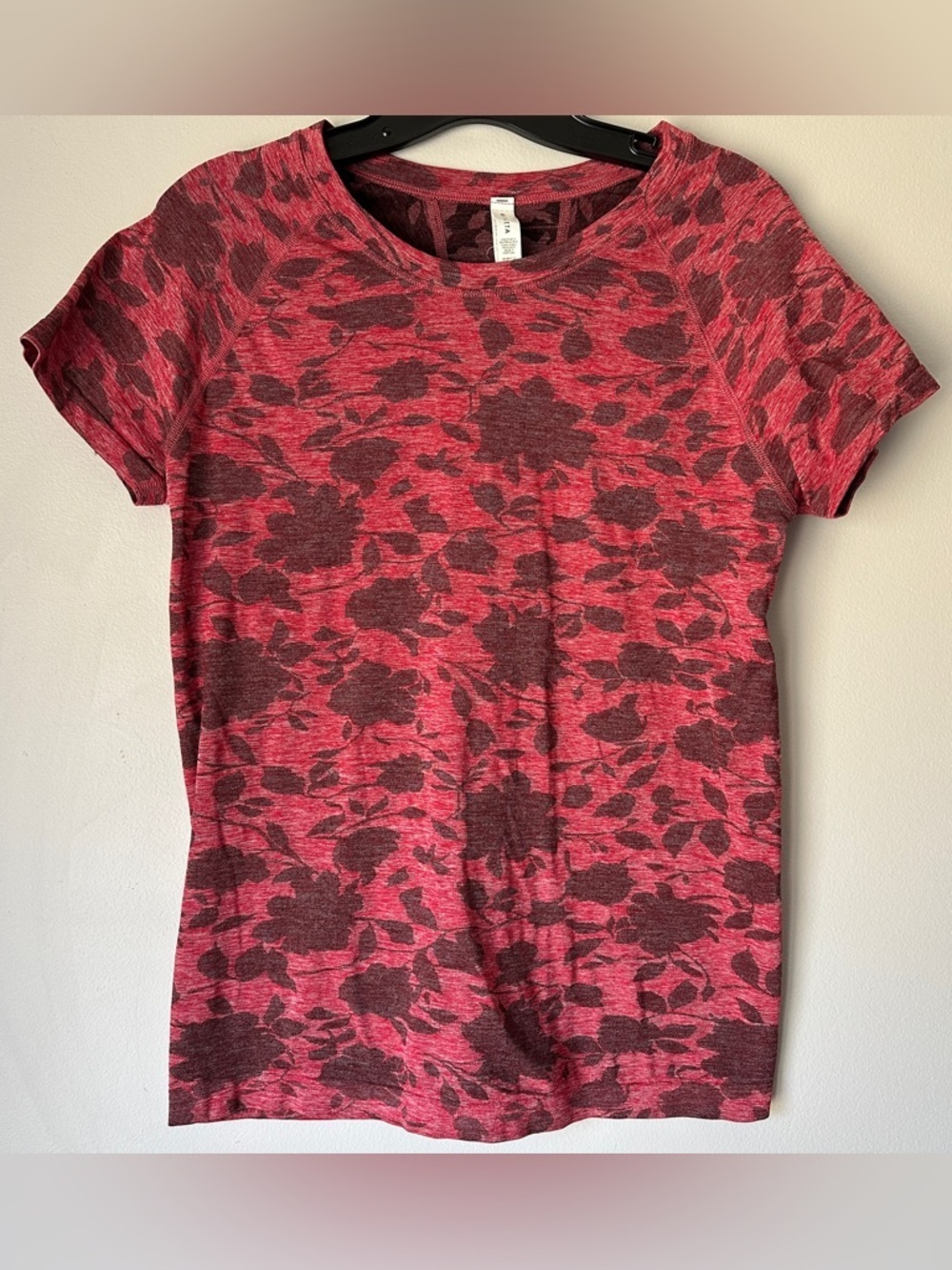 Athleta Momentum Floral Tee Shirt Athletic running top size Large
